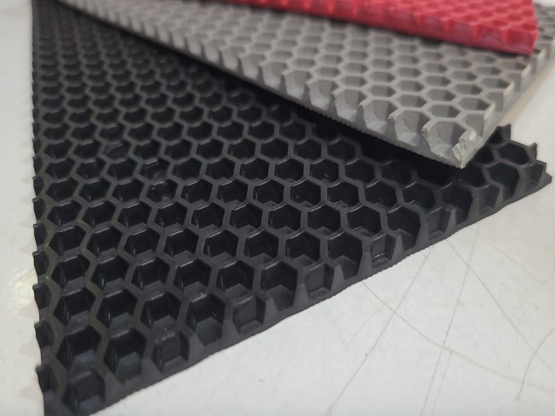 Kırmızı Altı Kapalı Paspas