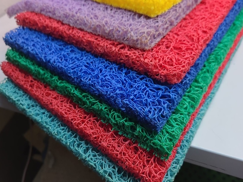 Çok Renkli Plastik Halı Koleksiyonu